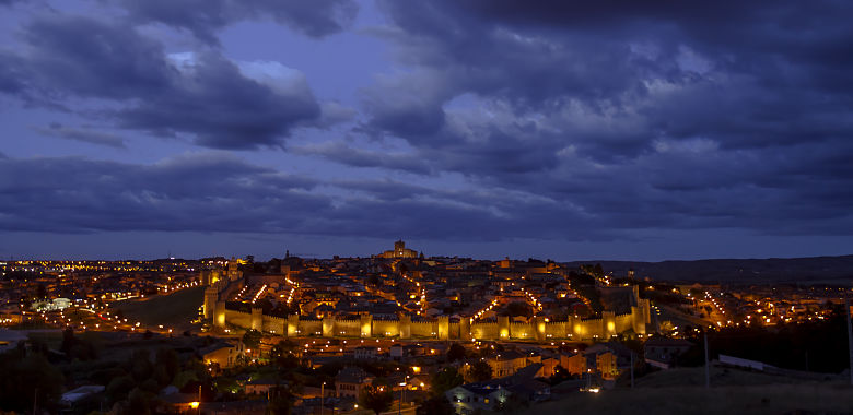 Panorámica nocturna. Ávila
