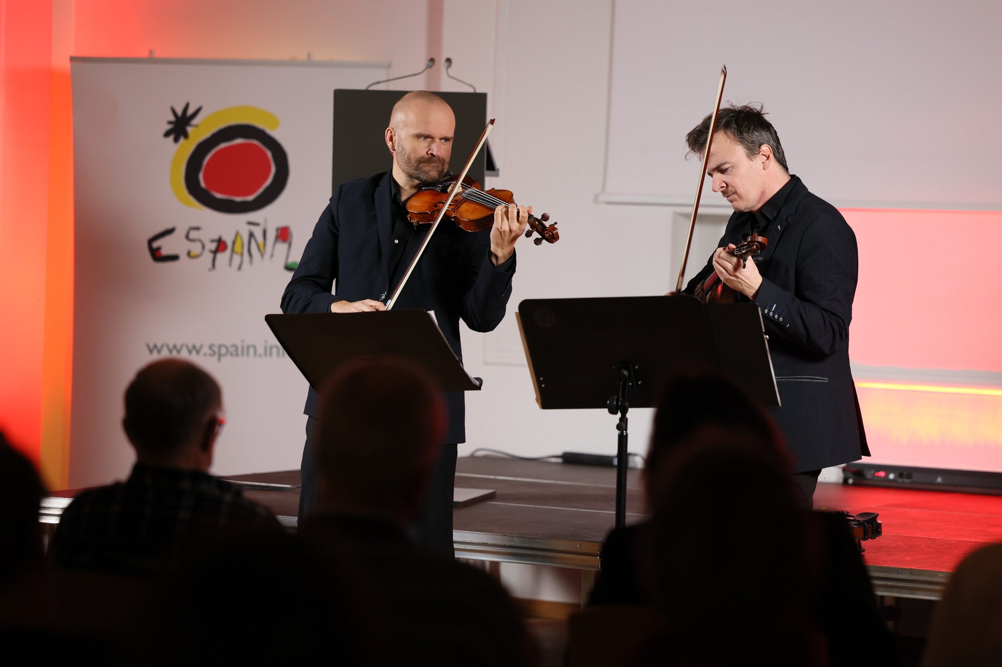 La Asociación comienza sus proyectos de difusión internacional en 2022 con la inauguración en el Instituto Cervantes de Varsovia de la muestra "Descubre Sefarad".