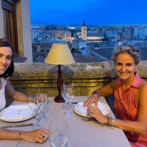 Las influencers Carla Royo-Villanova y Joana Saldón visitan la Judería de Segovia con la Red de Juderías