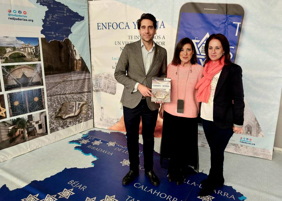 El stand de la Red de Juderías en INTUR, punto de encuentro de público y autoridades