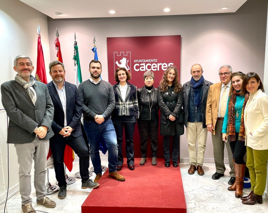 Descubrimiento en Cáceres de la placa del Premio Hispania Nostra a la Red de Juderías de España
